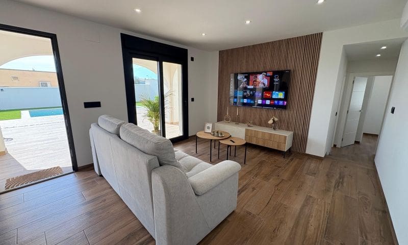 3 soveværelse Villa til salg i Cabo Roig med swimmingpool - € 529.995 (Ref: 9020734)