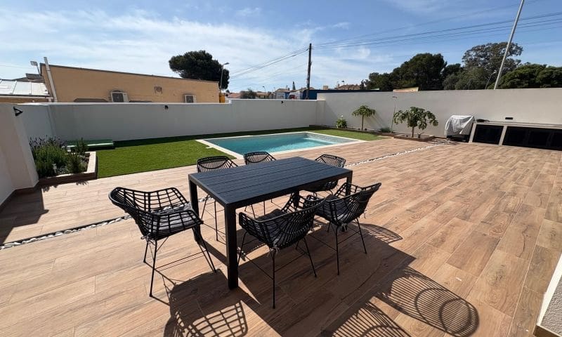 3 soveværelse Villa til salg i Cabo Roig med swimmingpool - € 529.995 (Ref: 9020734)