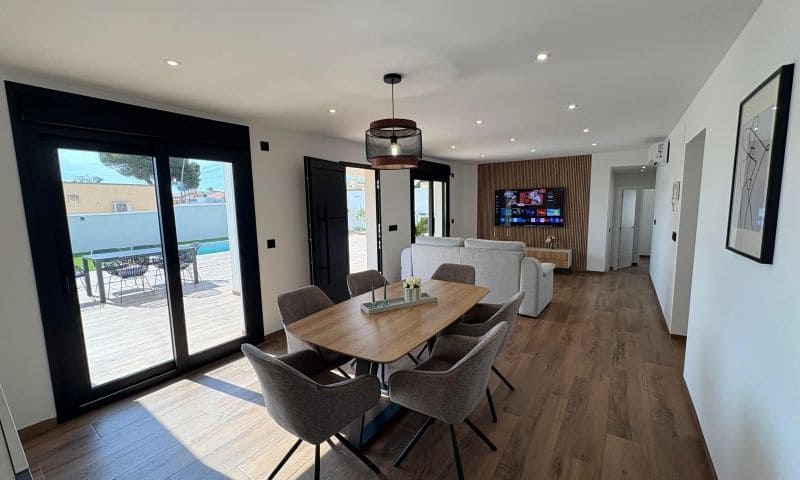 3 soveværelse Villa til salg i Cabo Roig med swimmingpool - € 529.995 (Ref: 9020734)