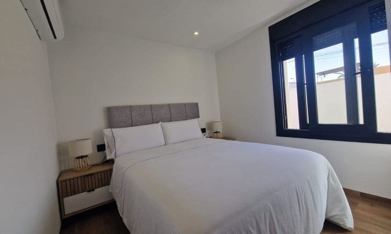 3 soveværelse Villa til salg i Cabo Roig med swimmingpool - € 529.995 (Ref: 9020734)