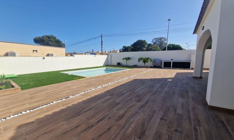 3 soveværelse Villa til salg i Cabo Roig med swimmingpool - € 529.995 (Ref: 9020734)