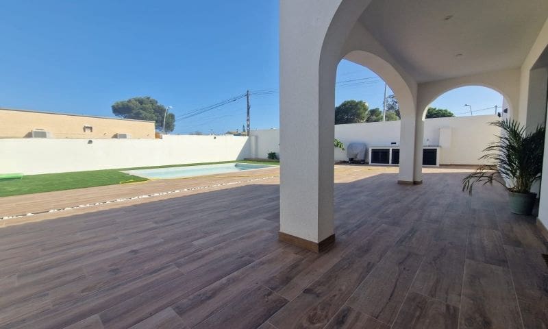 3 soveværelse Villa til salg i Cabo Roig med swimmingpool - € 529.995 (Ref: 9020734)