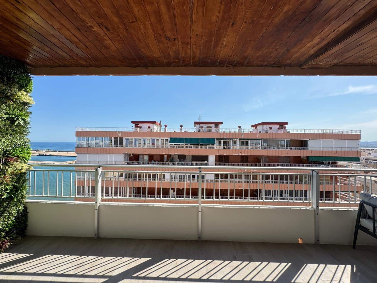 Apartamento de 3 habitaciones en Torrevieja en venta con piscina - 320.000 € (Ref: 9023780)