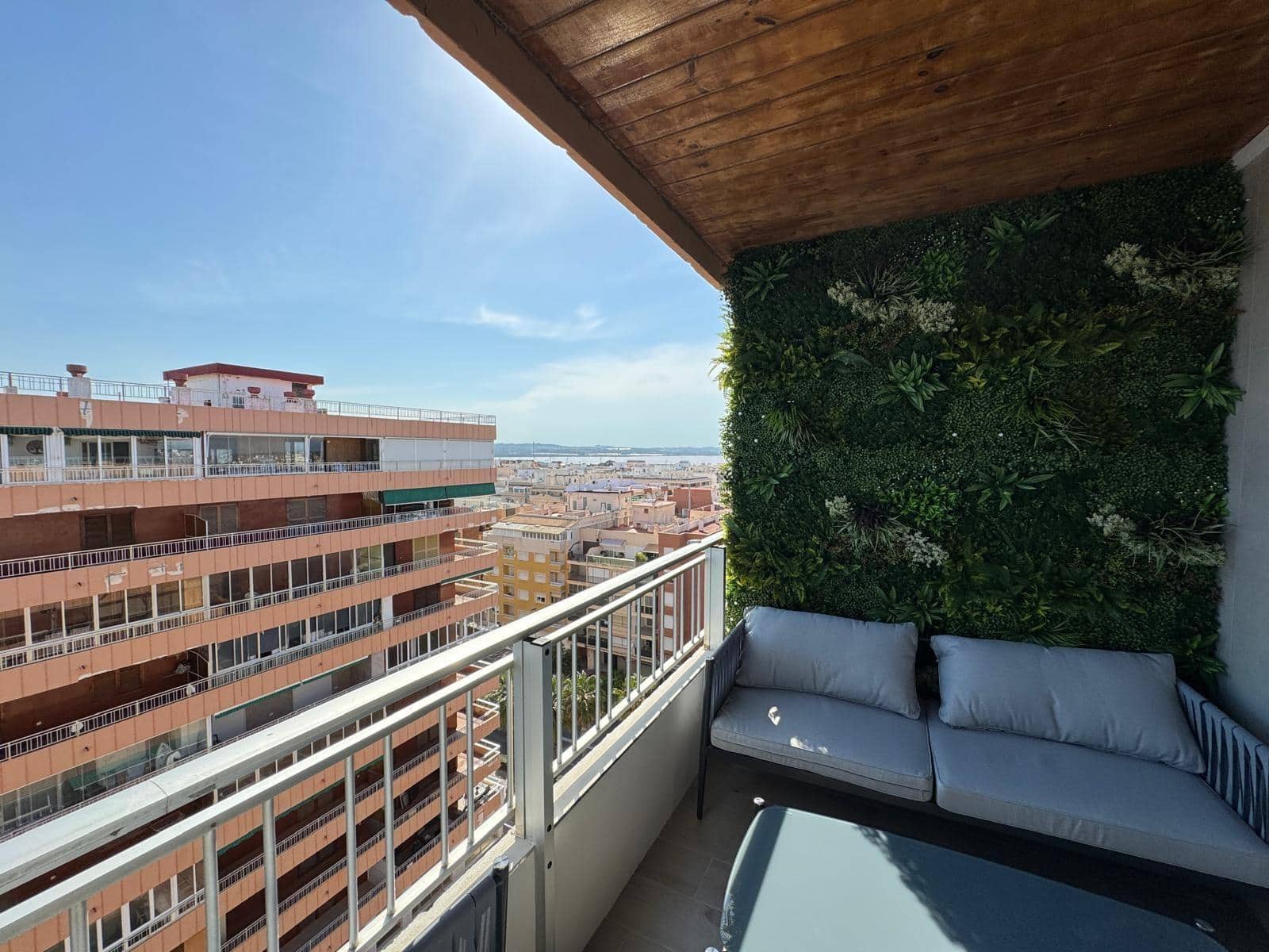 Apartamento de 3 habitaciones en Torrevieja en venta con piscina - 320.000 € (Ref: 9023780)