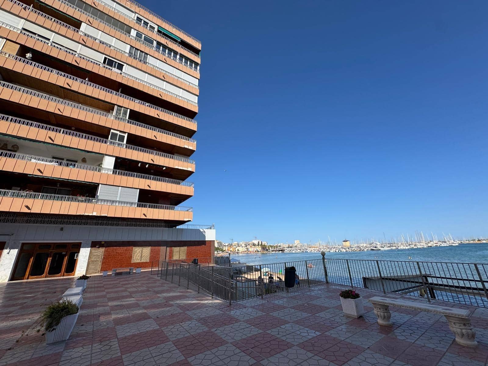 Apartamento de 3 habitaciones en Torrevieja en venta con piscina - 320.000 € (Ref: 9023780)