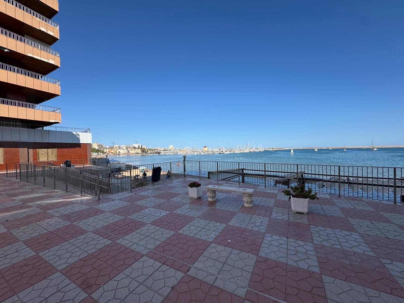 Apartamento de 3 habitaciones en Torrevieja en venta con piscina - 320.000 € (Ref: 9023780)