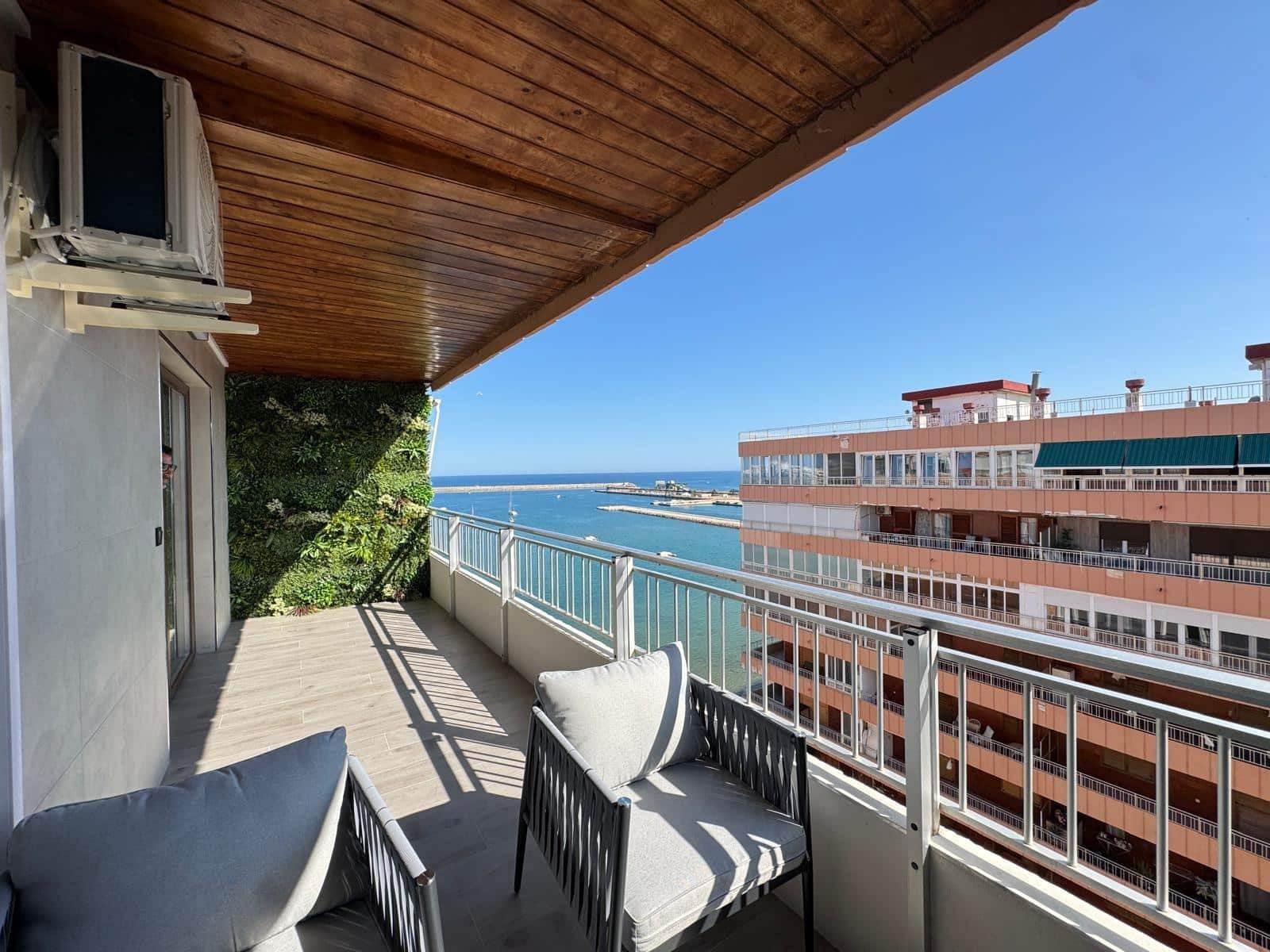 Apartamento de 3 habitaciones en Torrevieja en venta con piscina - 320.000 € (Ref: 9023780)