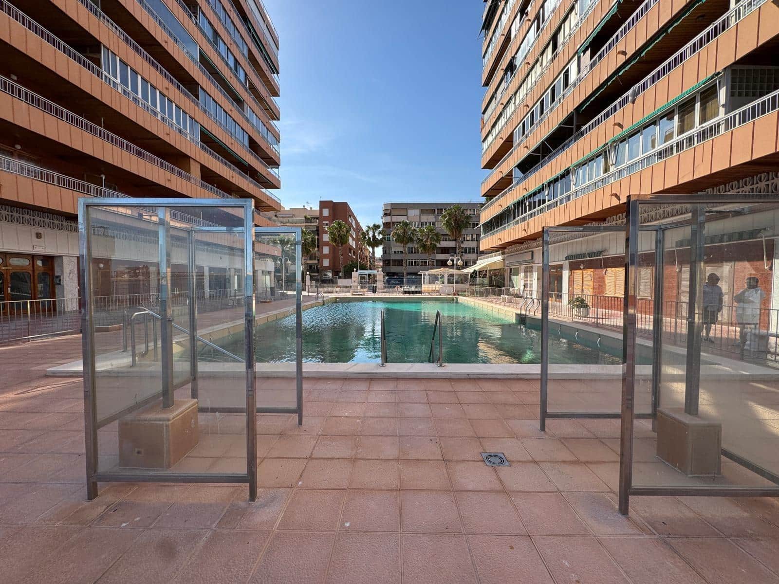 Apartamento de 3 habitaciones en Torrevieja en venta con piscina - 320.000 € (Ref: 9023780)