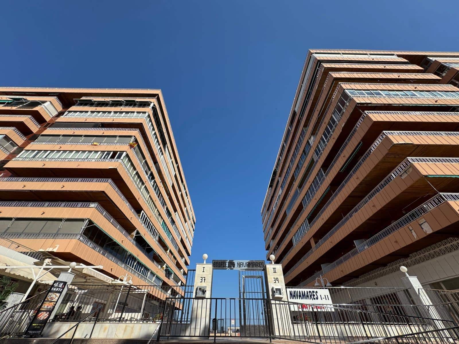 Apartamento de 3 habitaciones en Torrevieja en venta con piscina - 320.000 € (Ref: 9023780)