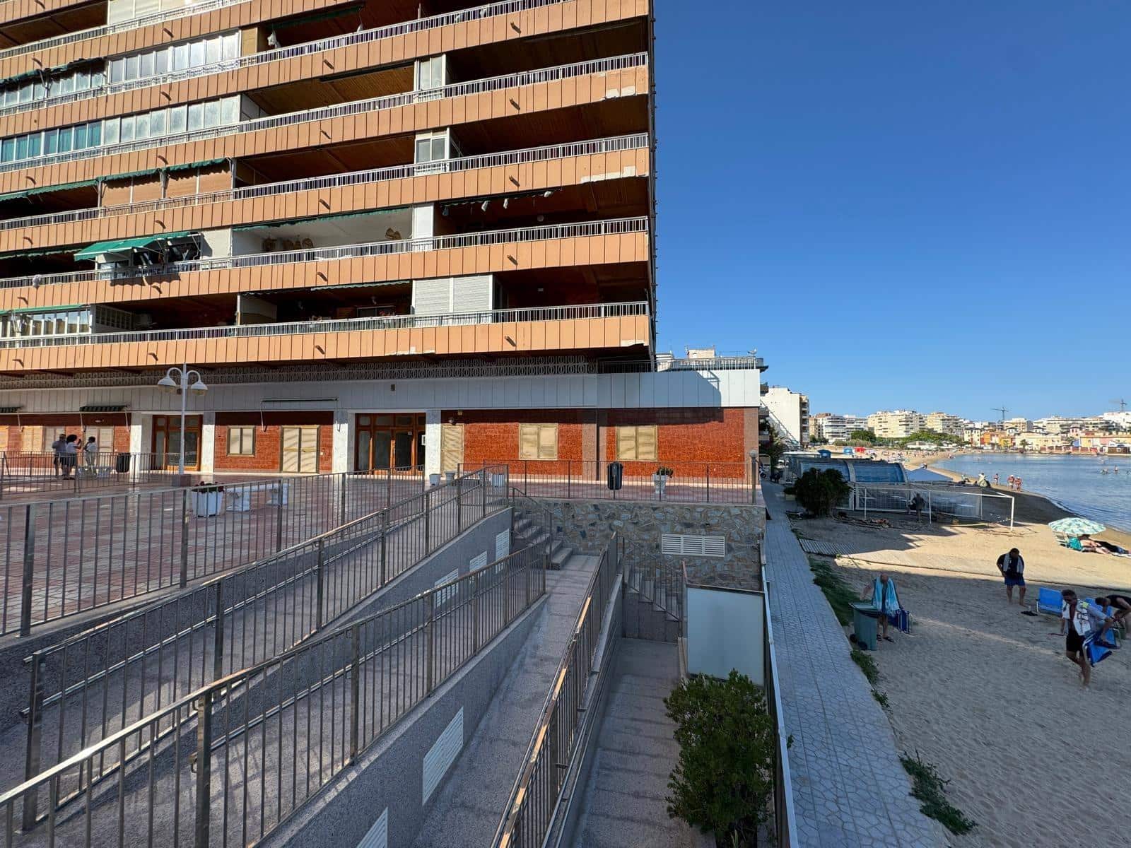 Apartamento de 3 habitaciones en Torrevieja en venta con piscina - 320.000 € (Ref: 9023780)