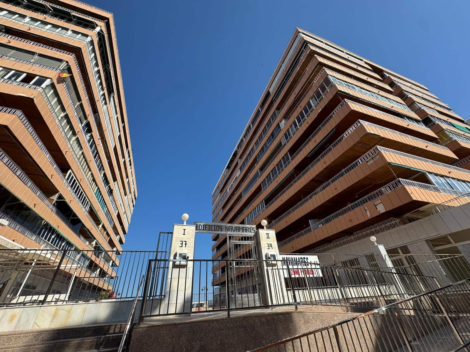 Apartamento de 3 habitaciones en Torrevieja en venta con piscina - 320.000 € (Ref: 9023780)