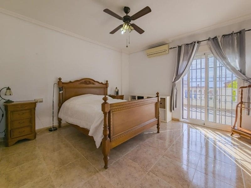 3 quarto Moradia em Banda para venda em Aguas Nuevas com piscina garagem - 400 000 € (Ref: 9025352)