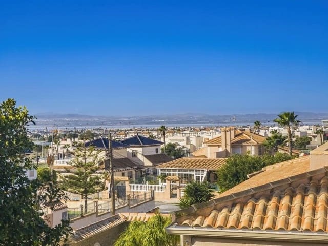 3 quarto Moradia em Banda para venda em Aguas Nuevas, Torrevieja com piscina garagem - 400 000 € (Ref: 9025352)