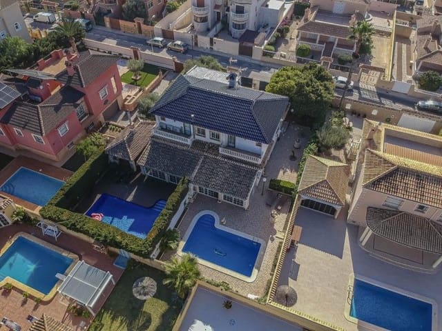 3 quarto Moradia em Banda para venda em Aguas Nuevas, Torrevieja com piscina garagem - 400 000 € (Ref: 9025352)