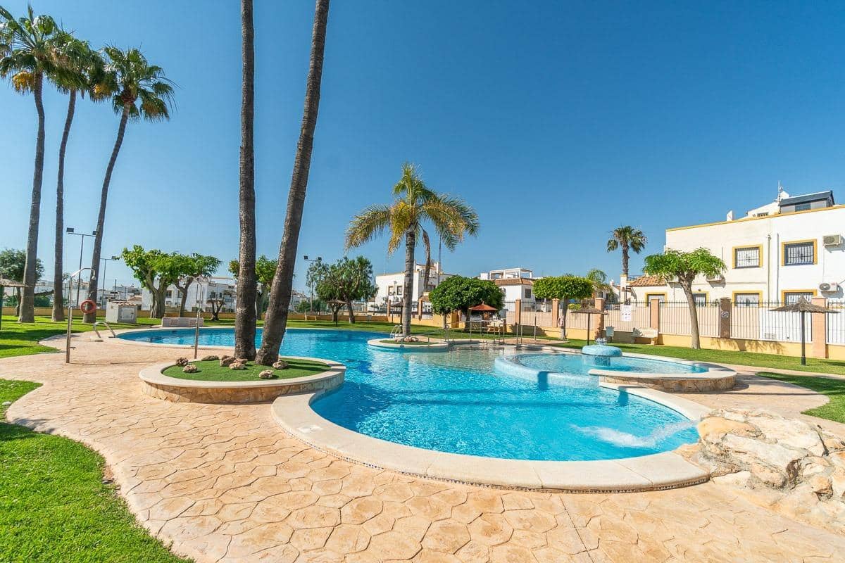 2 soveværelse Bungalow til salg i La Florida med swimmingpool - € 149.900 (Ref: 9037952)