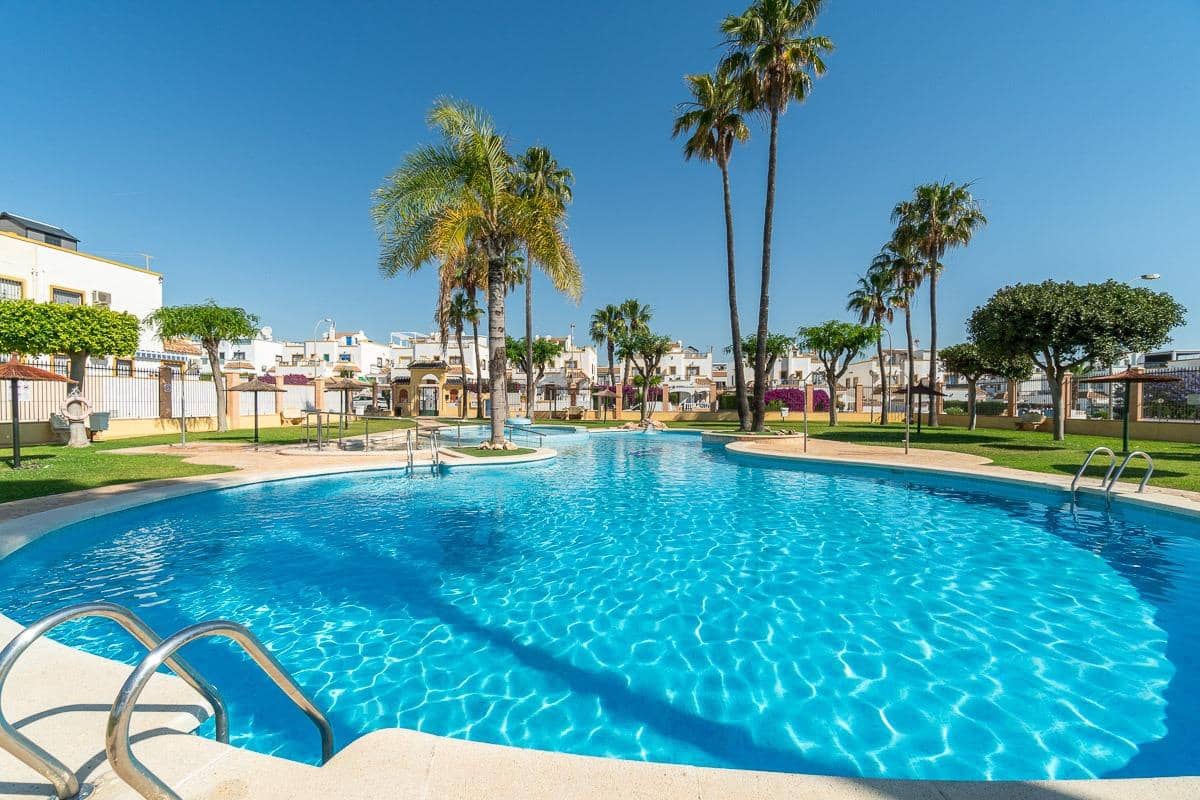 2 soveværelse Bungalow til salg i La Florida med swimmingpool - € 149.900 (Ref: 9037952)
