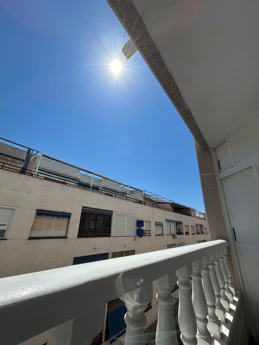 Apartamento de 2 habitaciones en Torrevieja en venta - 157.900 € (Ref: 9057791)