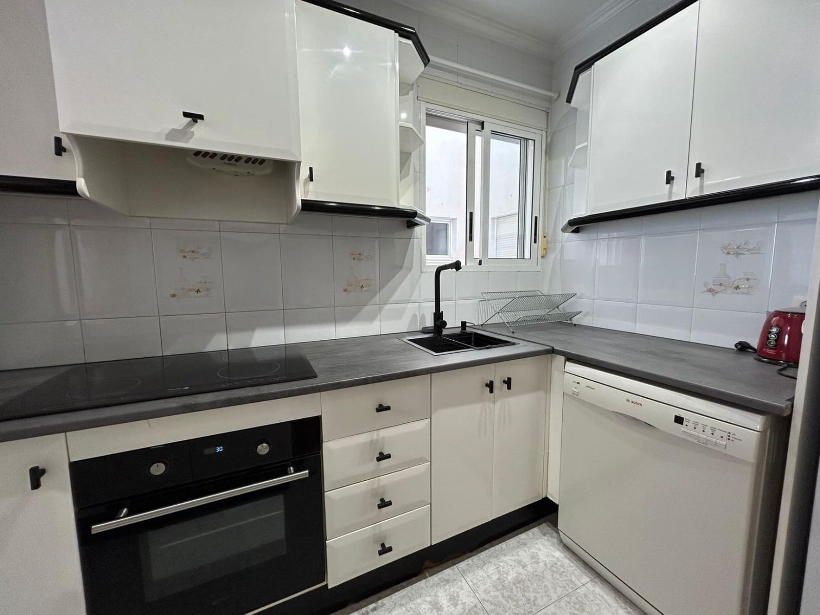 Apartamento de 2 habitaciones en Torrevieja en venta - 157.900 € (Ref: 9057791)