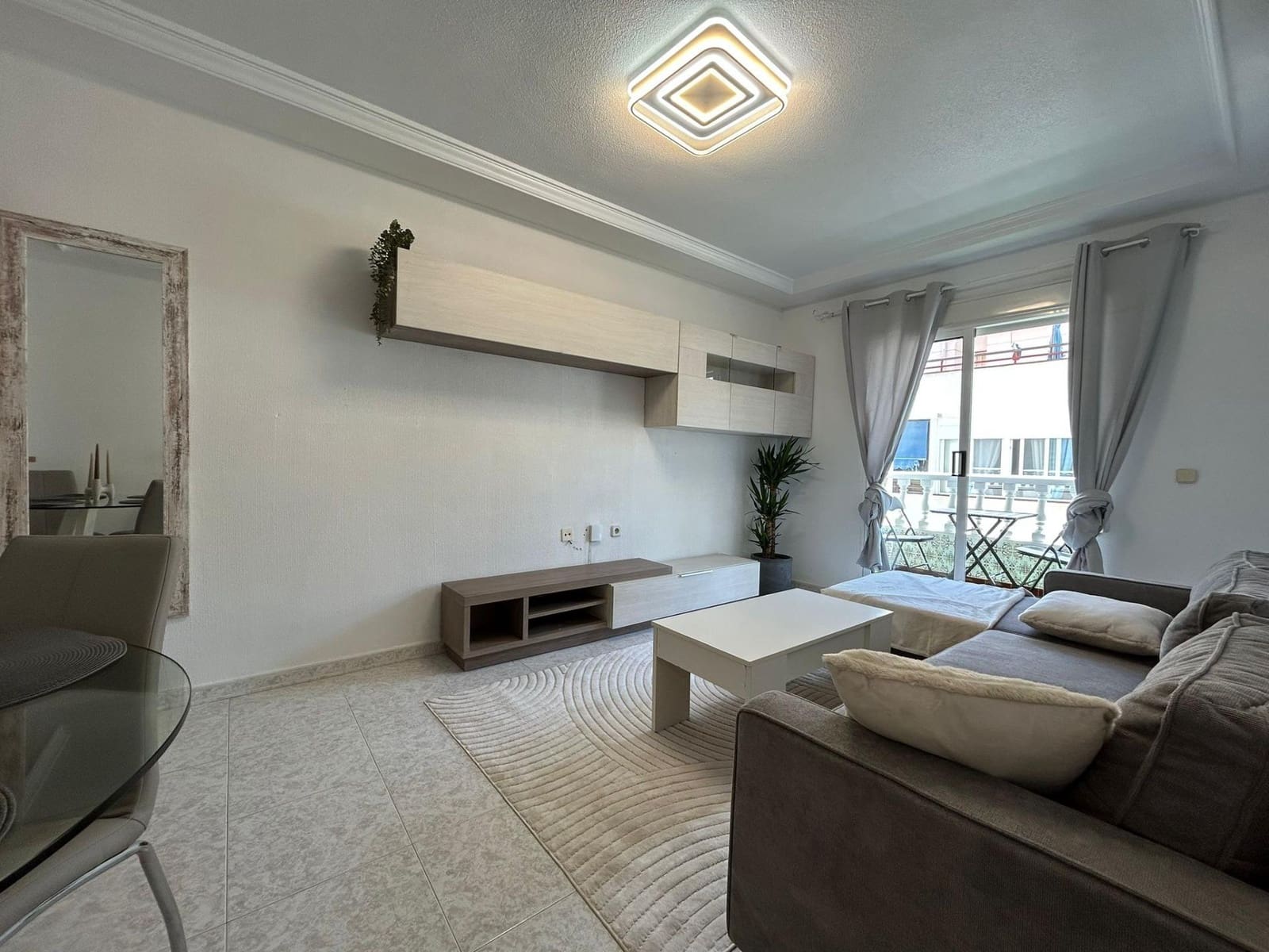 Apartamento de 2 habitaciones en Torrevieja en venta - 157.900 € (Ref: 9057791)