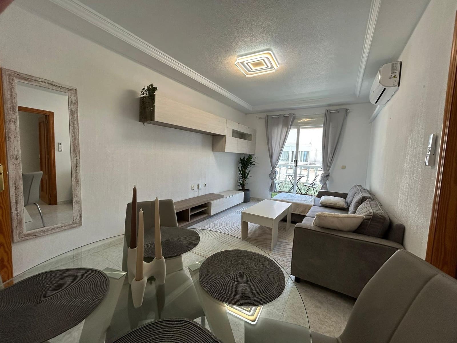 Apartamento de 2 habitaciones en Torrevieja en venta - 157.900 € (Ref: 9057791)