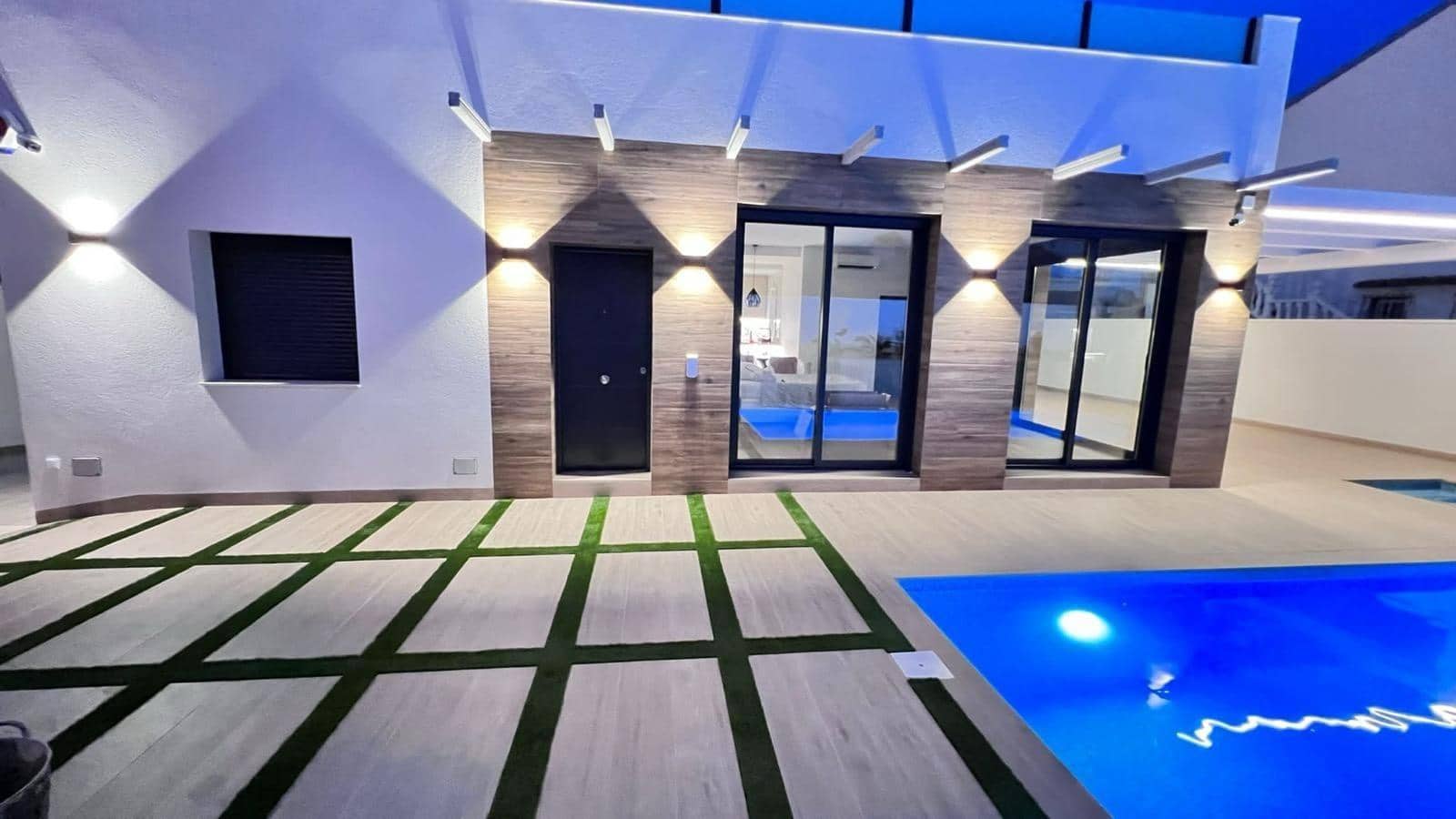 3 bedroom Villa for sale in Villamartin with pool - € 619,000 (Ref: 9059620)