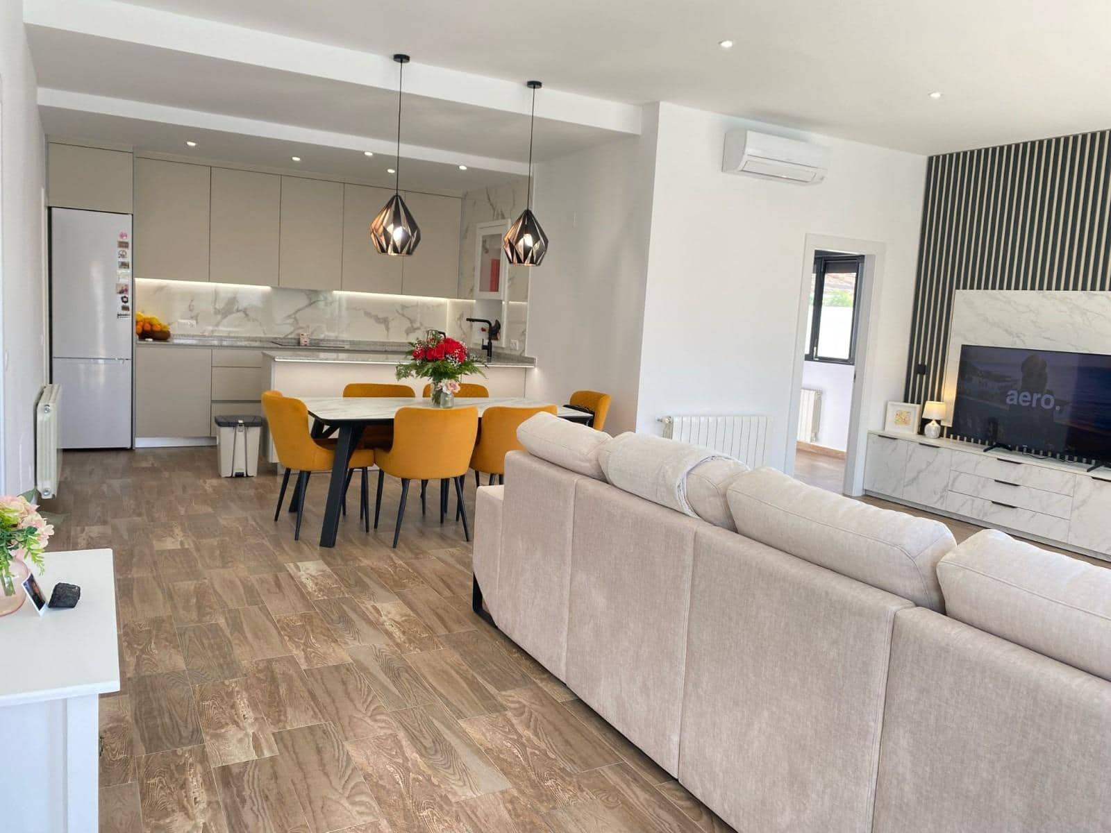 3 bedroom Villa for sale in Villamartin with pool - € 619,000 (Ref: 9059620)