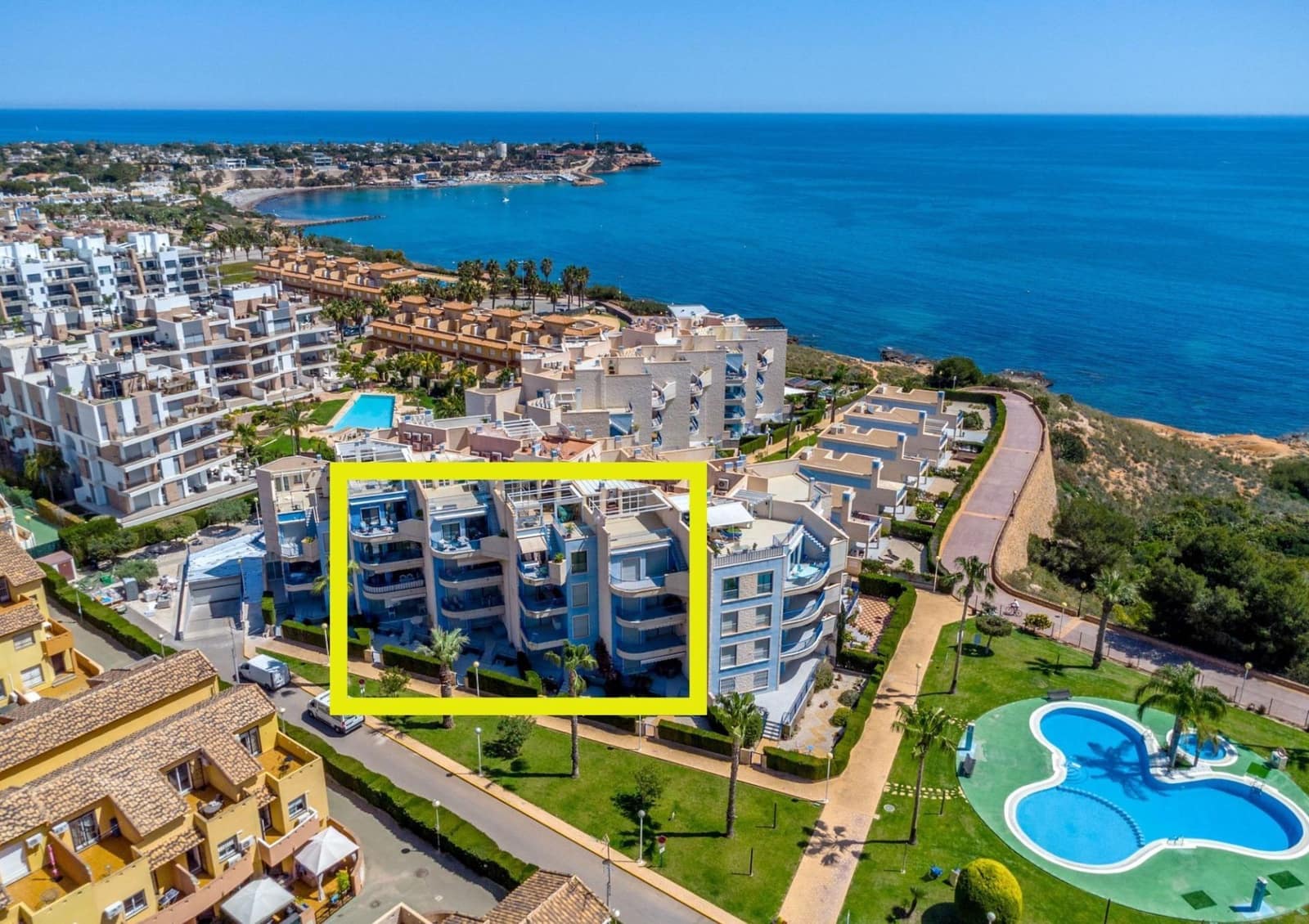 2 bedroom Apartment for sale in Campoamor with pool garage - € 275,000 (Ref: 9076311)