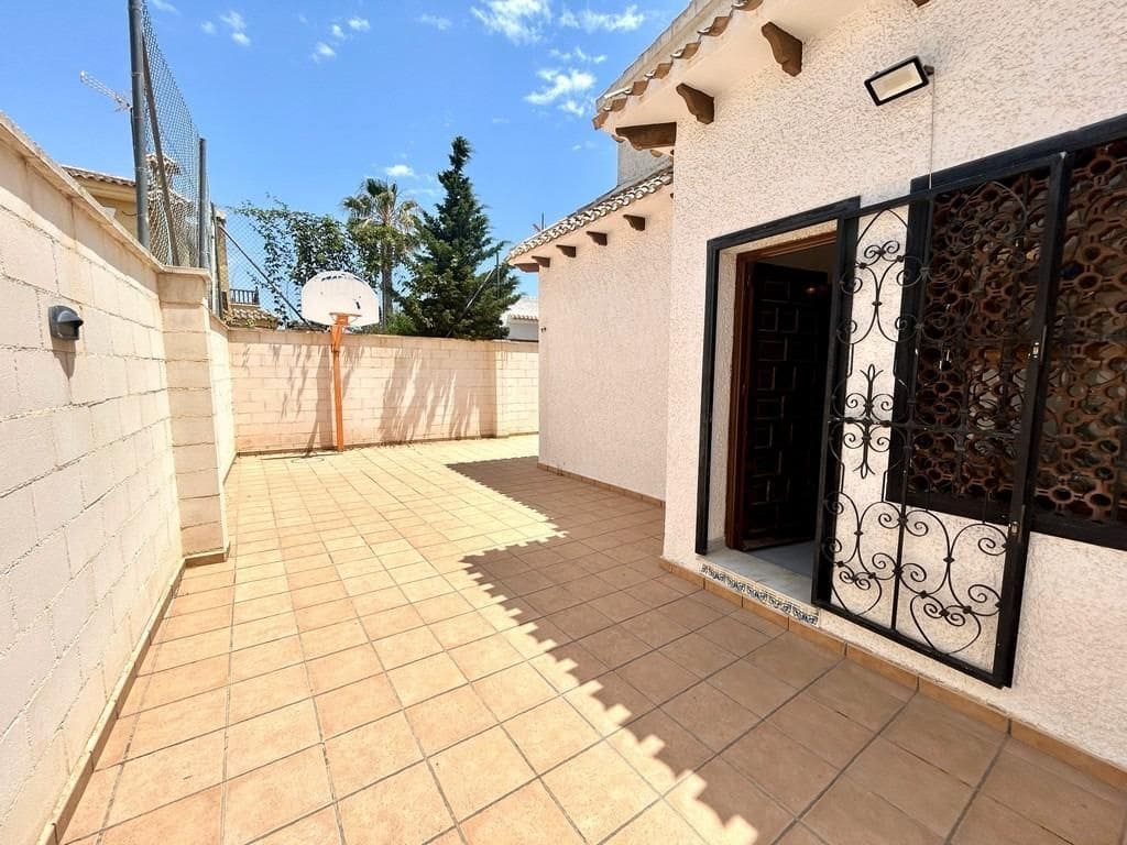 4 bedroom Villa for sale in La Zenia with pool - € 585,000 (Ref: 9076313)