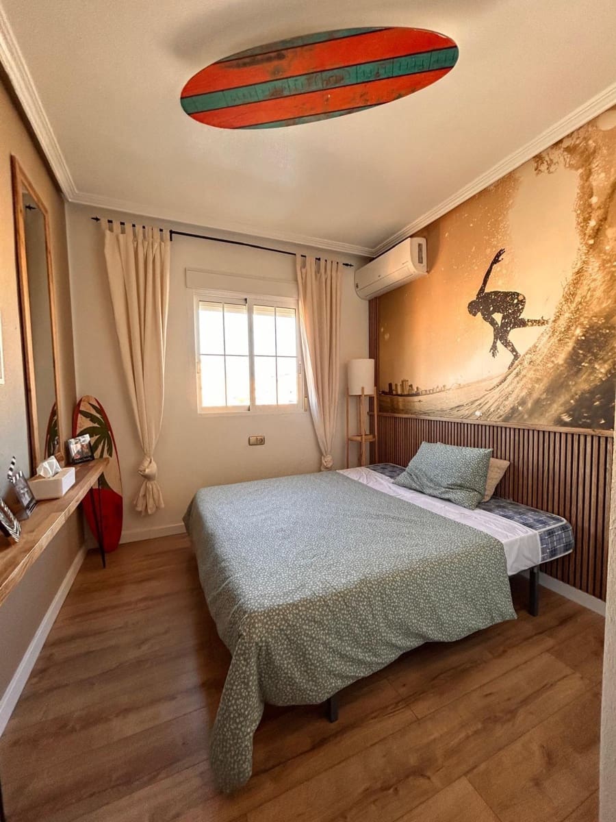 Chalet de 2 habitaciones en Orihuela Costa en venta con piscina - 285.000 € (Ref: 9076314)