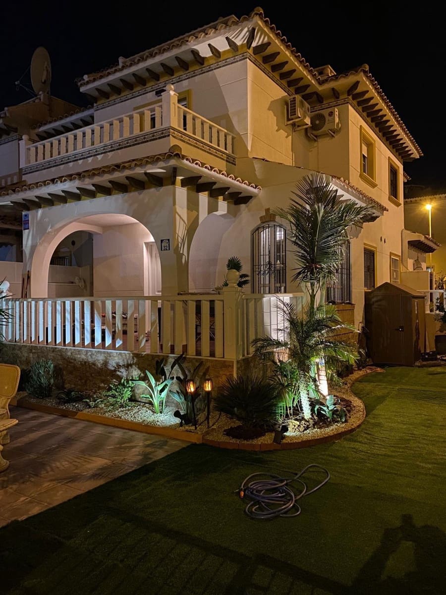 Chalet de 2 habitaciones en Orihuela Costa en venta con piscina - 285.000 € (Ref: 9076314)