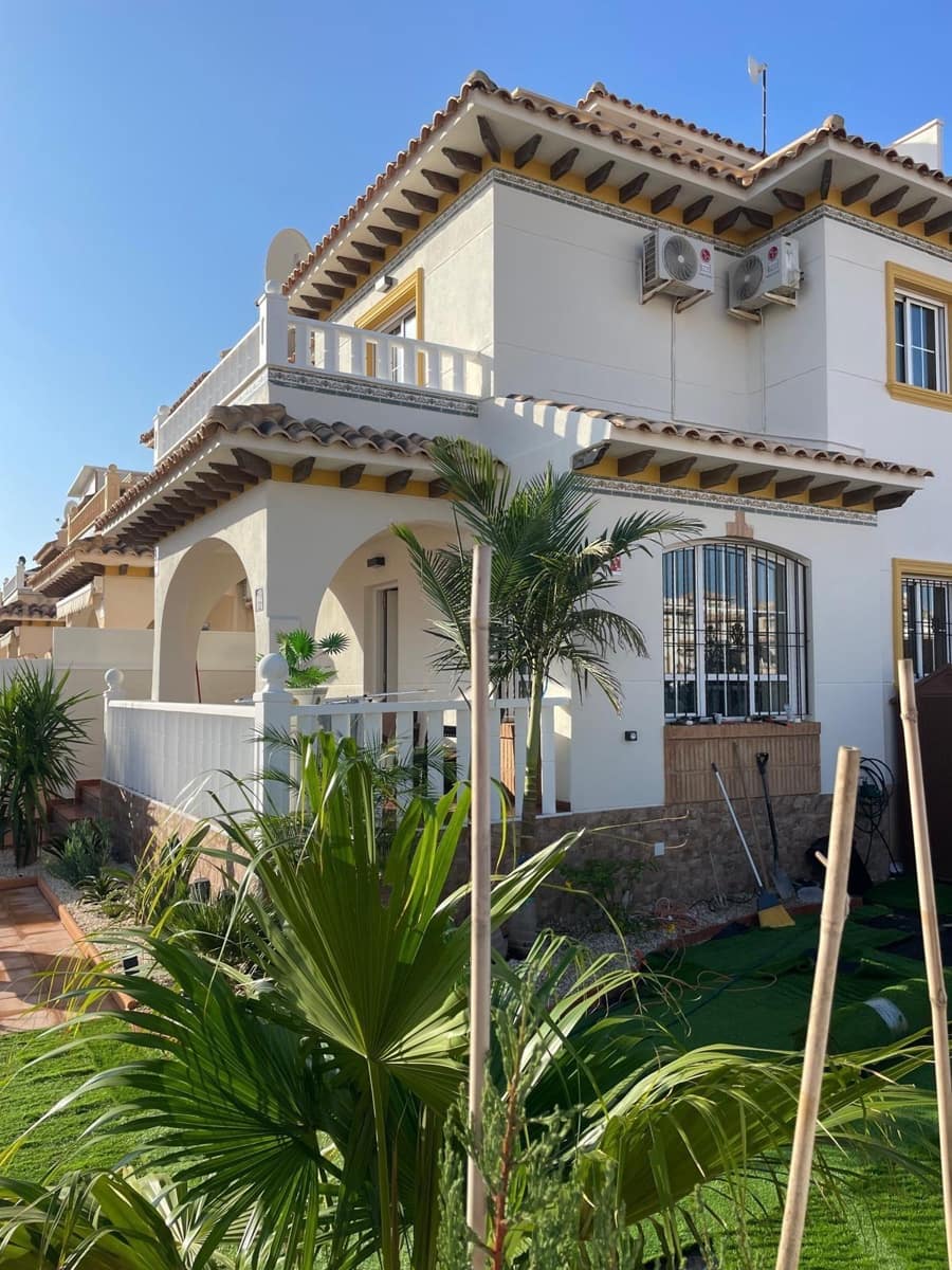 Chalet de 2 habitaciones en Orihuela Costa en venta con piscina - 285.000 € (Ref: 9076314)