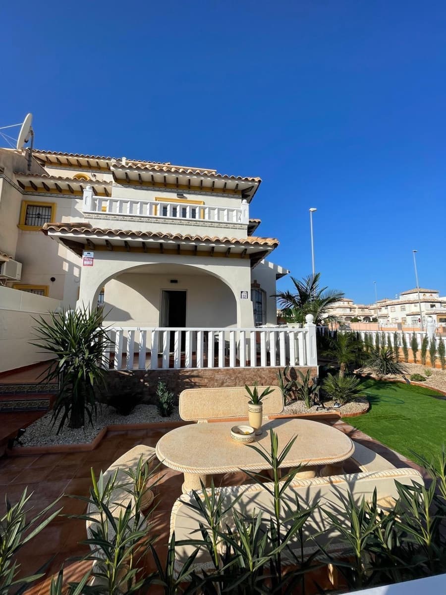 Chalet de 2 habitaciones en Orihuela Costa en venta con piscina - 285.000 € (Ref: 9076314)