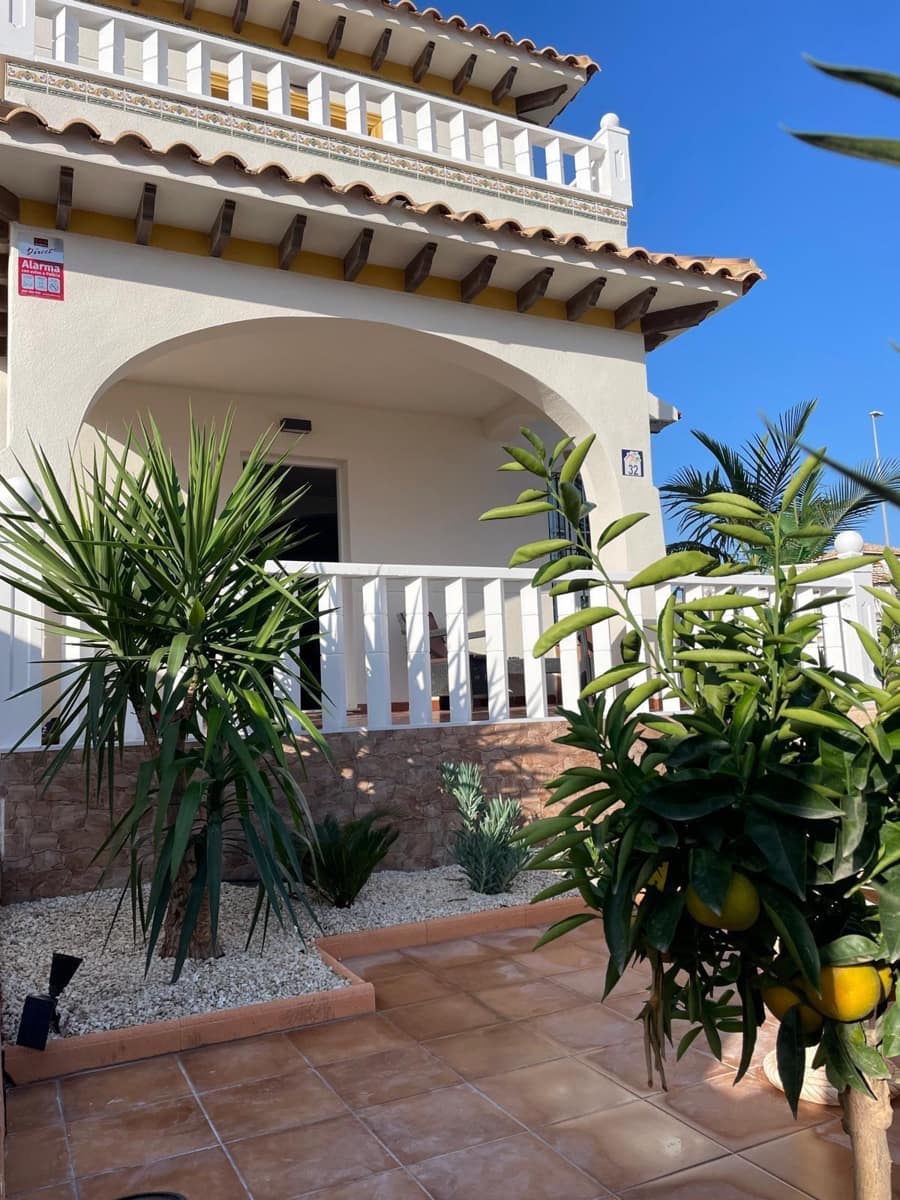 Chalet de 2 habitaciones en Orihuela Costa en venta con piscina - 285.000 € (Ref: 9076314)