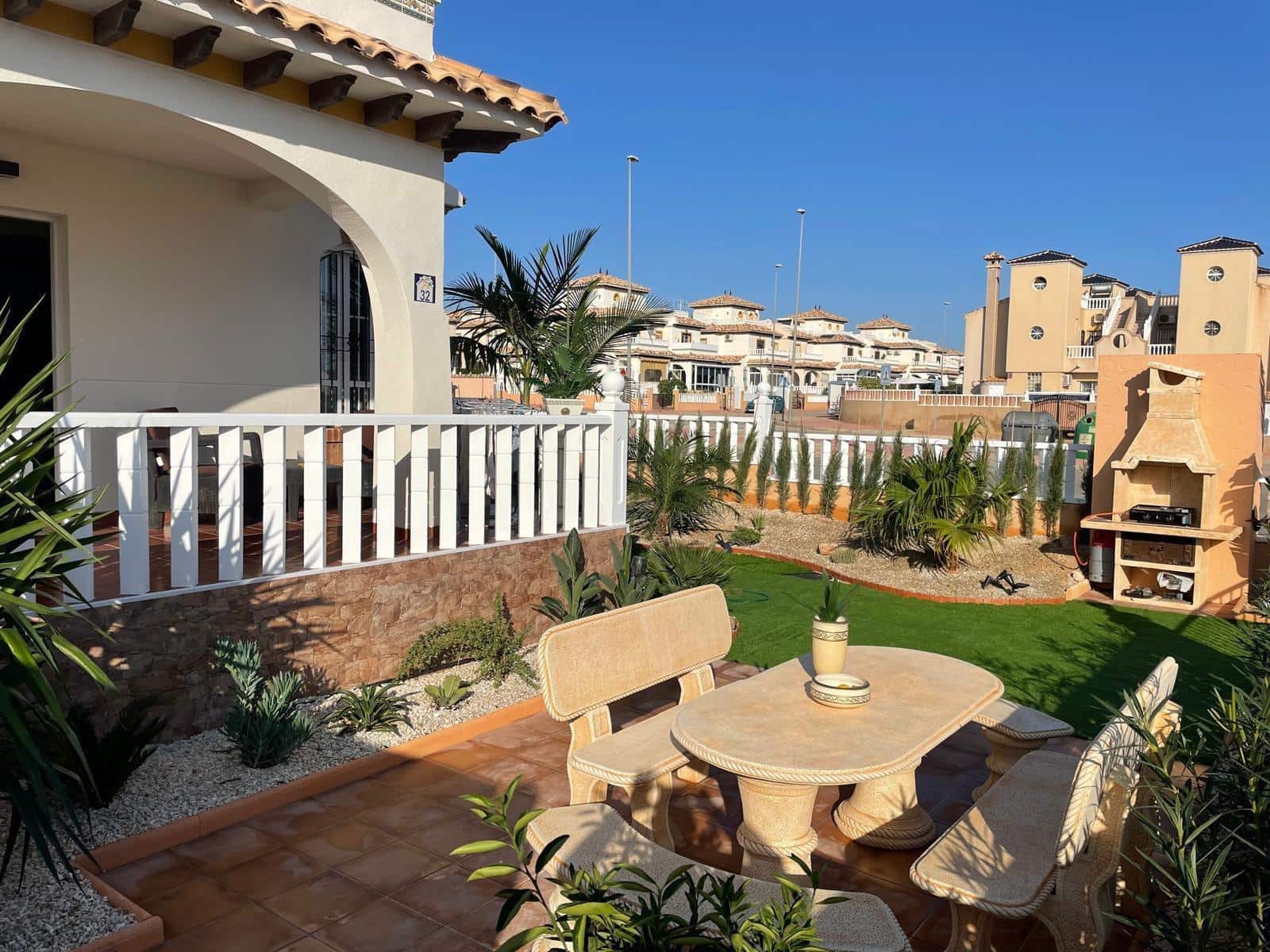 Chalet de 2 habitaciones en Orihuela Costa en venta con piscina - 285.000 € (Ref: 9076314)