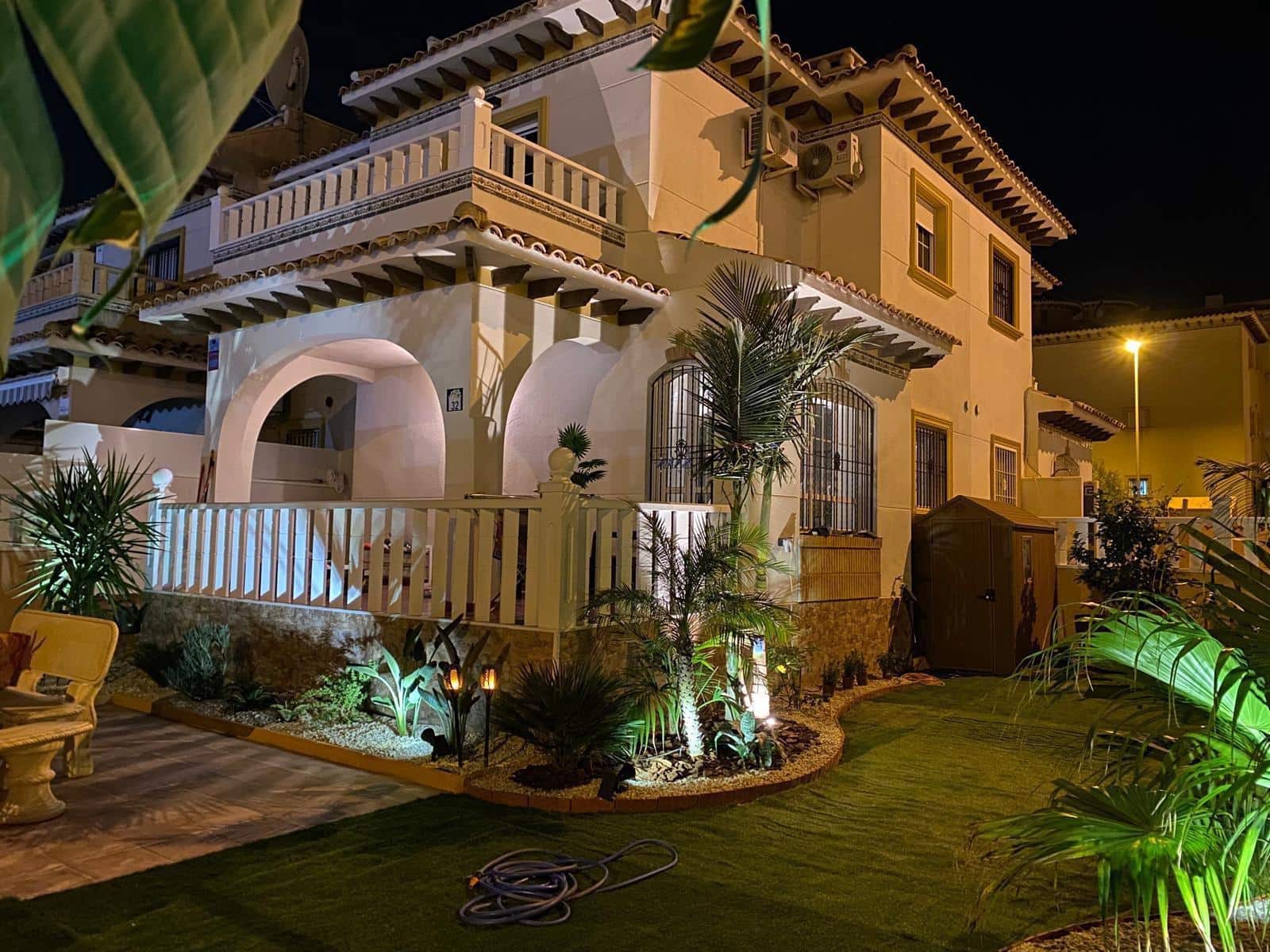 Chalet de 2 habitaciones en Orihuela Costa en venta con piscina - 285.000 € (Ref: 9076314)