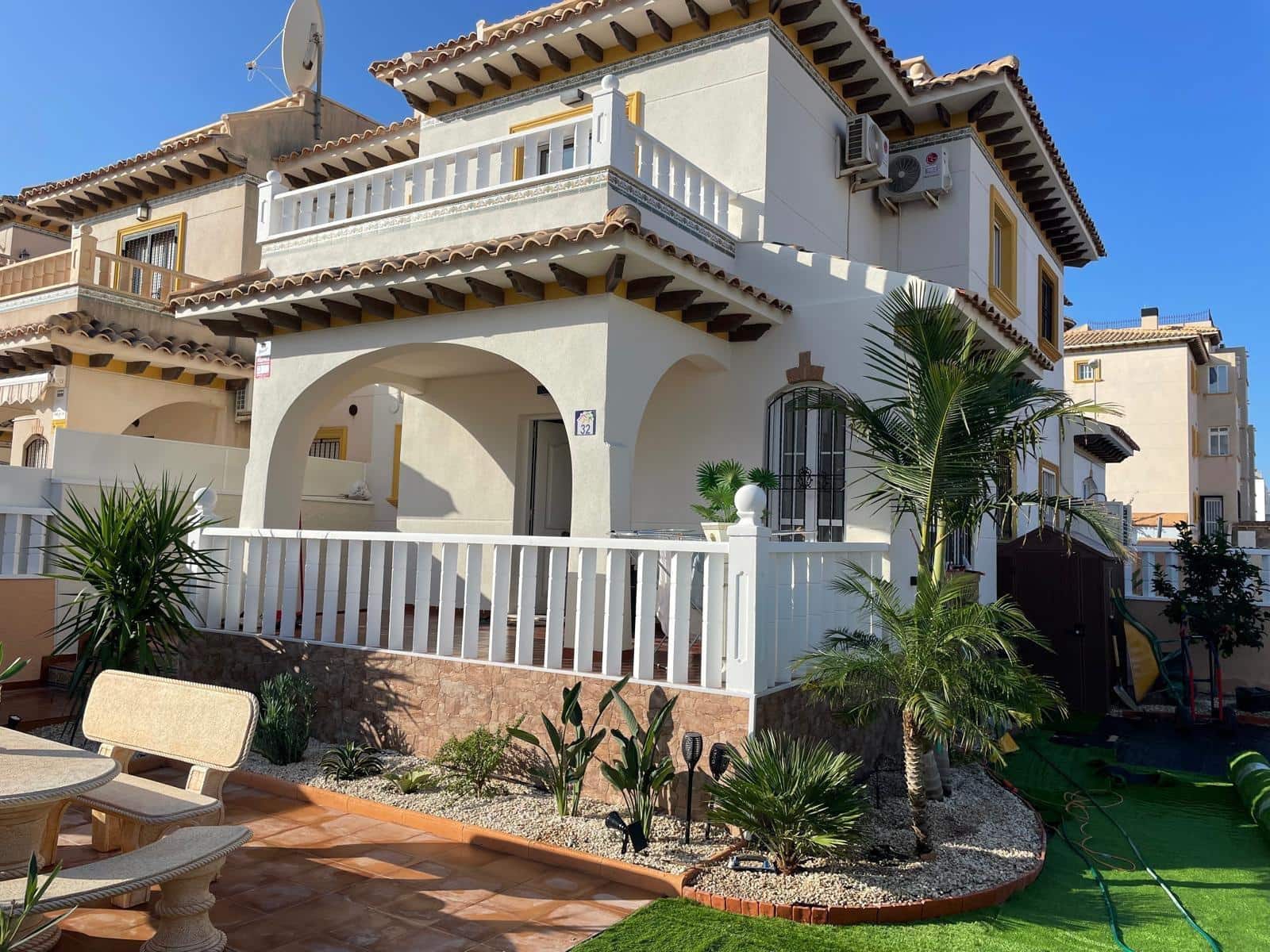 Chalet de 2 habitaciones en Orihuela Costa en venta con piscina - 285.000 € (Ref: 9076314)
