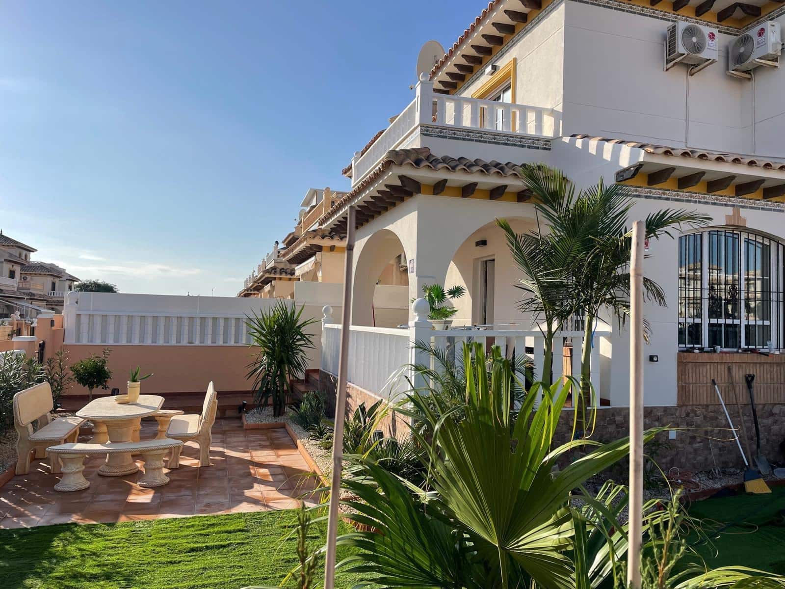 Chalet de 2 habitaciones en Orihuela Costa en venta con piscina - 285.000 € (Ref: 9076314)