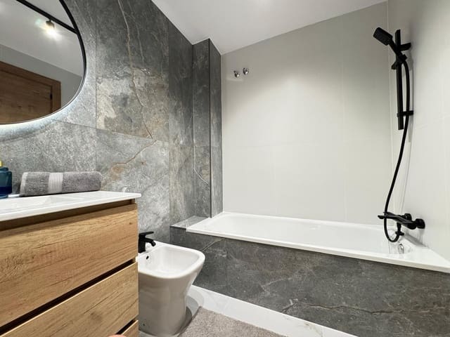 4 makuuhuone Huoneisto myytävänä paikassa Centro, Torrevieja - 247 000 € (Ref: 9096157)