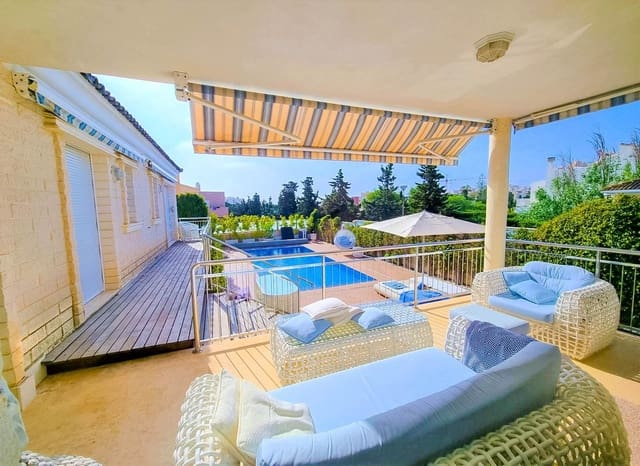 5 bedroom Villa for sale in La Mata, Torrevieja with pool - € 1,170,000 (Ref: 9103070)