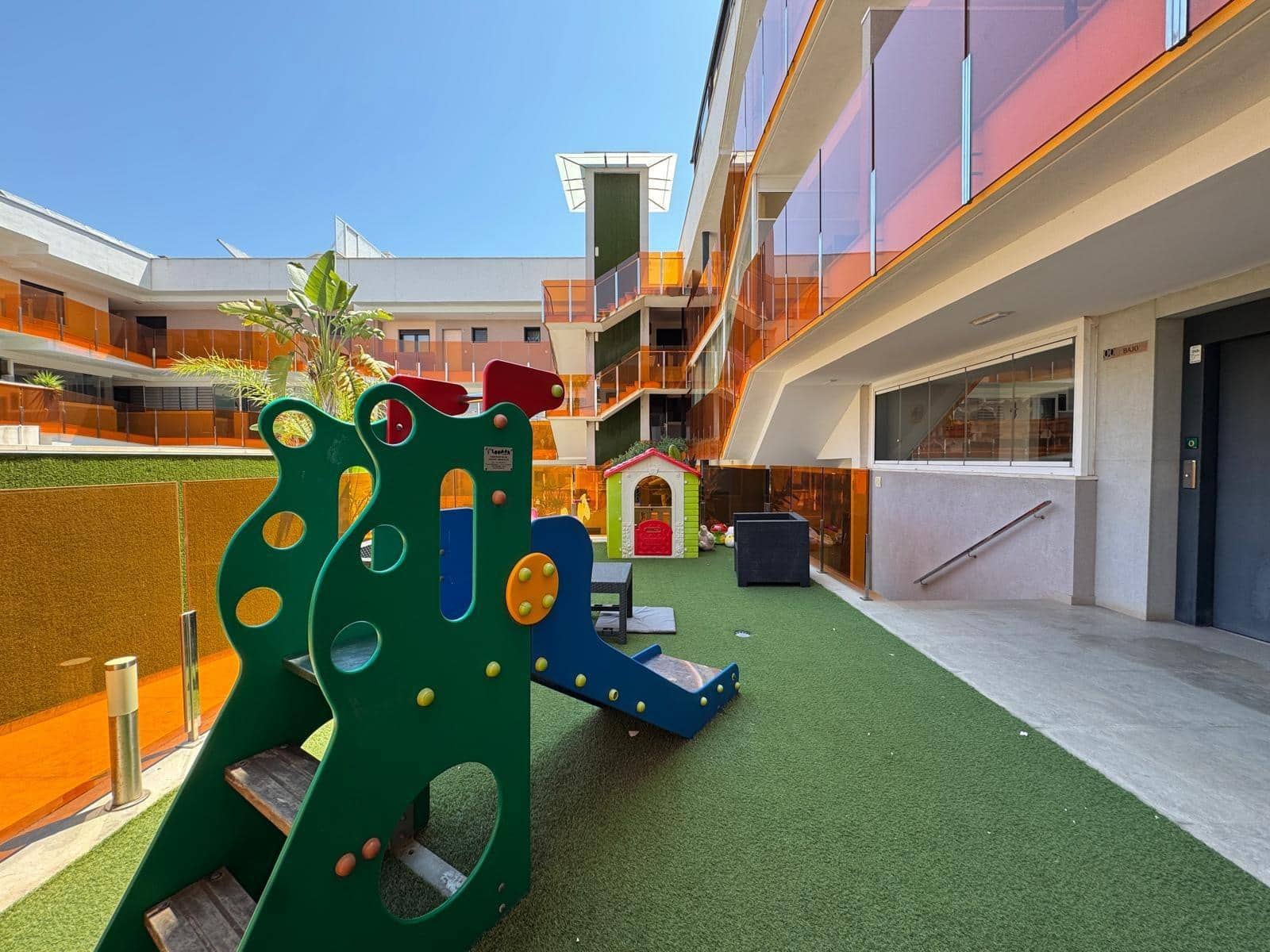 3 slaapkamer Appartement te koop in Torrevieja met zwembad - € 399.000 (Ref: 9104818)