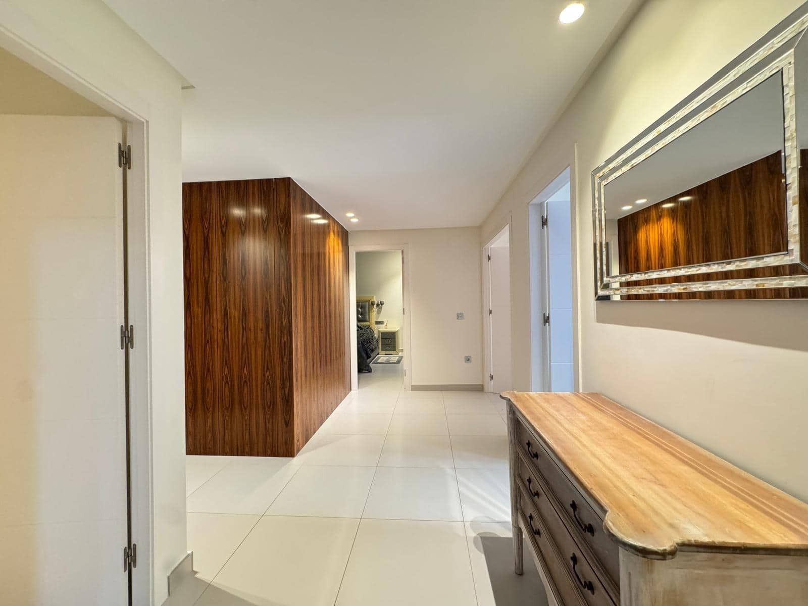 3 slaapkamer Appartement te koop in Torrevieja met zwembad - € 399.000 (Ref: 9104818)