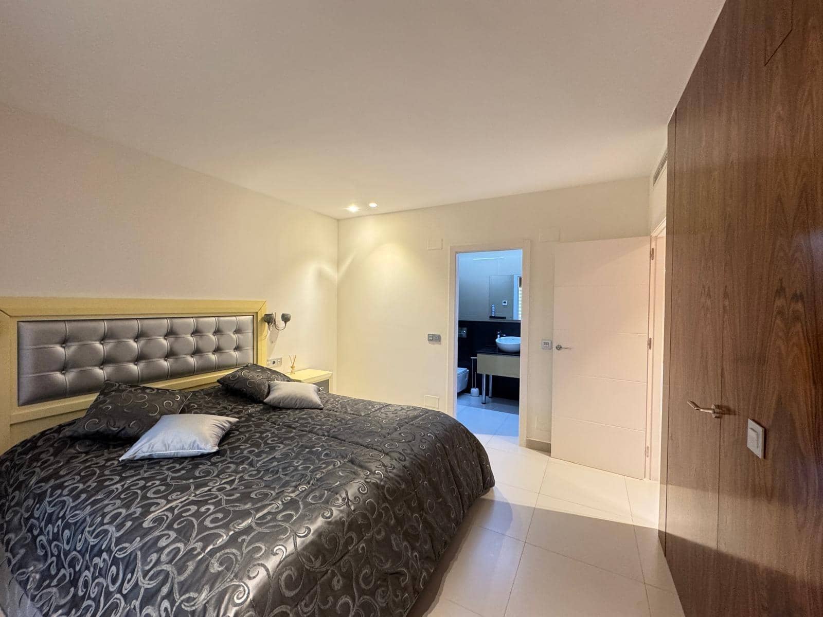 3 slaapkamer Appartement te koop in Torrevieja met zwembad - € 399.000 (Ref: 9104818)