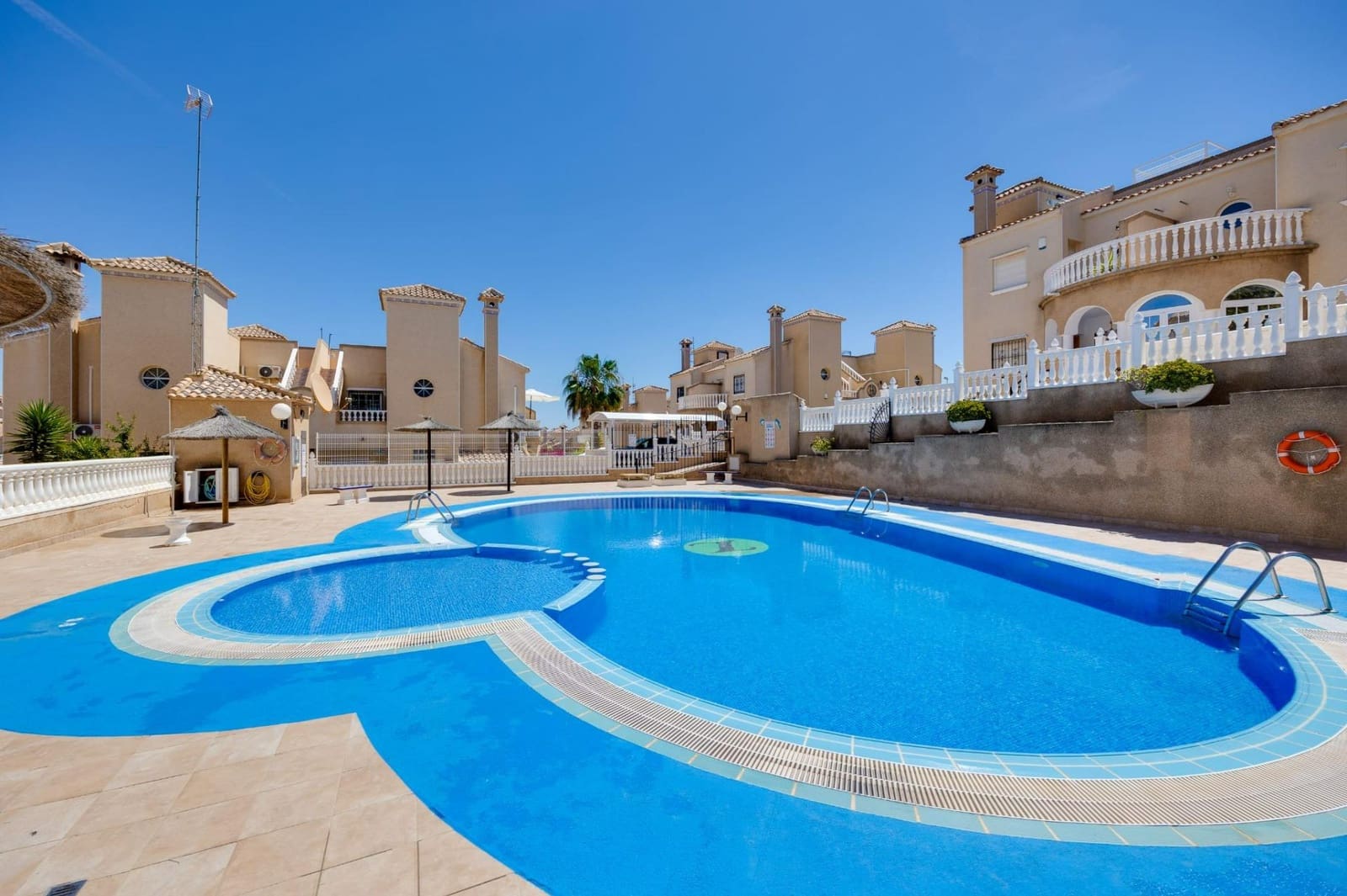 3 quarto Moradia para venda em Orihuela Costa com piscina - 225 000 € (Ref: 9116302)