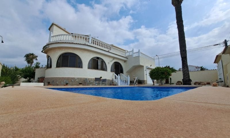 Chalet de 3 habitaciones en Ciudad Quesada en venta con piscina garaje - 375.000 € (Ref: 9116308)