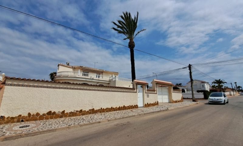 Chalet de 3 habitaciones en Ciudad Quesada en venta con piscina garaje - 375.000 € (Ref: 9116308)