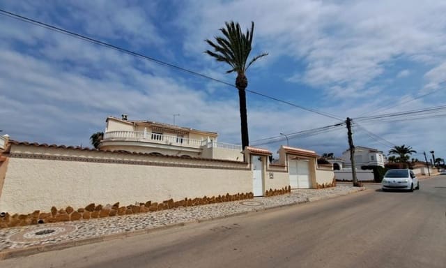 Chalet de 3 habitaciones en Ciudad Quesada, Rojales en venta con piscina garaje - 375.000 € (Ref: 9116308)