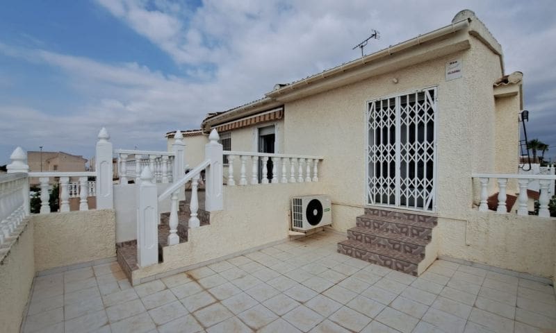 Chalet de 3 habitaciones en Ciudad Quesada en venta con piscina garaje - 375.000 € (Ref: 9116308)