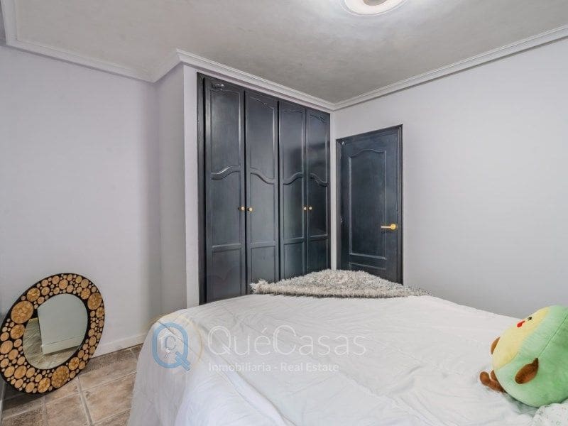 Piso de 3 habitaciones en Torrevieja en venta - 215.000 € (Ref: 9117047)