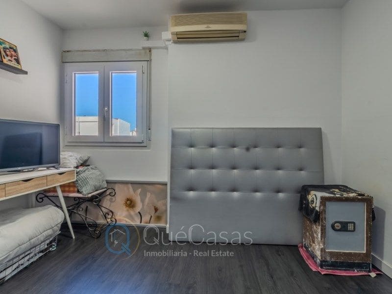 Piso de 3 habitaciones en Torrevieja en venta - 215.000 € (Ref: 9117047)