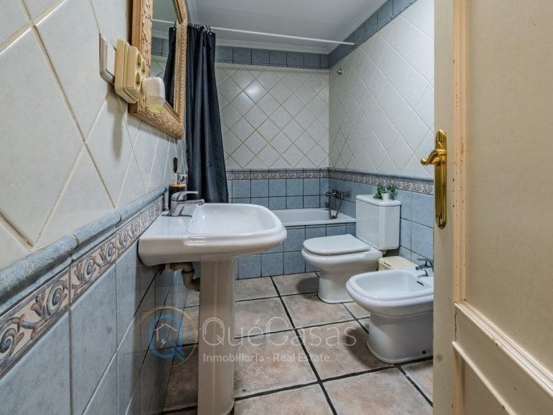 Piso de 3 habitaciones en Torrevieja en venta - 215.000 € (Ref: 9117047)